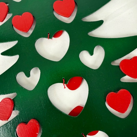 Vintage Dept 56 Wooden Cut Out Heart Tree Christmas Green Red Scandinavian Style - Picture 8 of 13